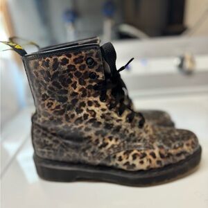 Animal print Dr Martens Doc Boots W8 M7 GUC 
Rare